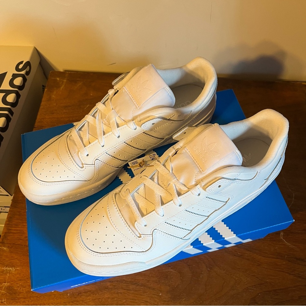 ADIDAS Forum Low Trainers - Picture 6 of 11